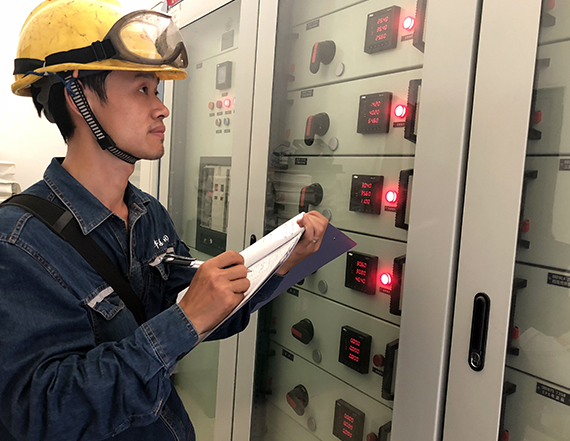 
化医集团领导到建峰集团调研指导...