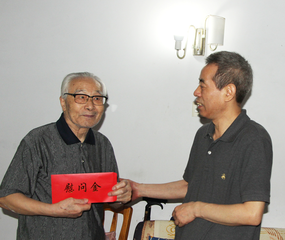 李良斌慰问.jpg 李良斌慰问.jpg